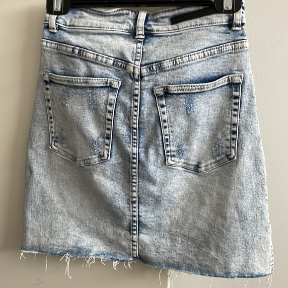 DECJUBA size 6 NEW denim skirt. Has stretch. - Picture 3 of 8